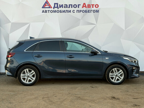 2018 Kia Ceed III, синий, 1450000 рублей - вид 4