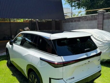 2026 Toyota bZ3X 58.3 kWh, белый, 2850000 рублей, вид 4