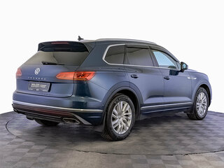 2018 Volkswagen Touareg III, синий, 3970000 рублей, вид 5