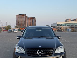 2005 Mercedes-Benz M-Класс 500 II (W164), чёрный, 1800000 рублей, вид 3