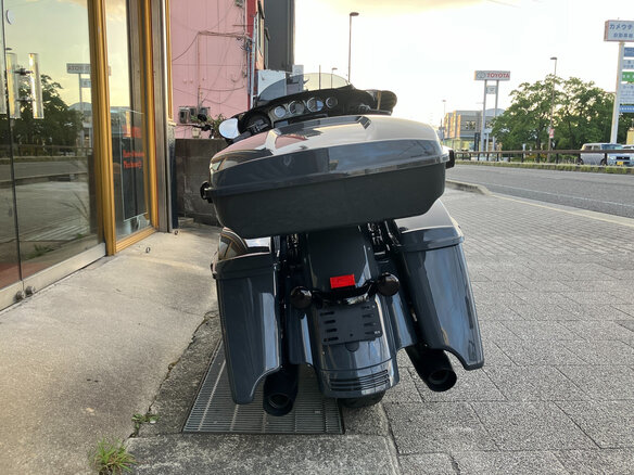 2018 Harley-Davidson Street Glide, серый, 1730000 рублей - вид 4