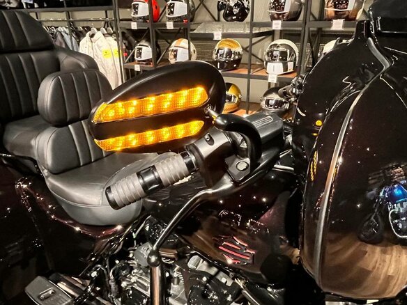2021 Harley-Davidson CVO Tri Glide, фиолетовый, 7990000 рублей - вид 9