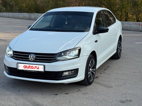 2017 Volkswagen Polo V Рестайлинг, белый, 870000 рублей, вид 1
