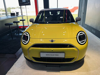 2025 Mini Hatch Cooper Electric SE IV (F65/F66/J01), жёлтый, 5590000 рублей, вид 2