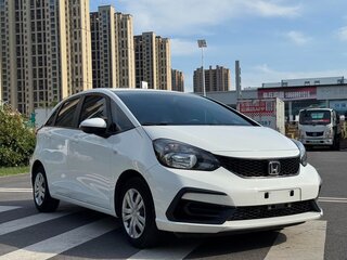 2023 Honda Fit Crosstar IV Рестайлинг, белый, 980000 рублей, вид 3