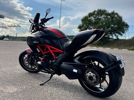 2015 Ducati Diavel Carbon, красный, 1280000 рублей, вид 5