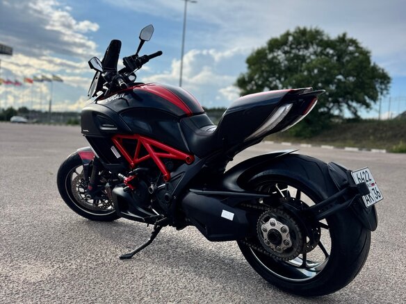 2015 Ducati Diavel Carbon, красный, 1280000 рублей - вид 4