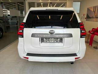 2022 Toyota Land Cruiser Prado 150 Series Рестайлинг 3, белый, 5850000 рублей, вид 5