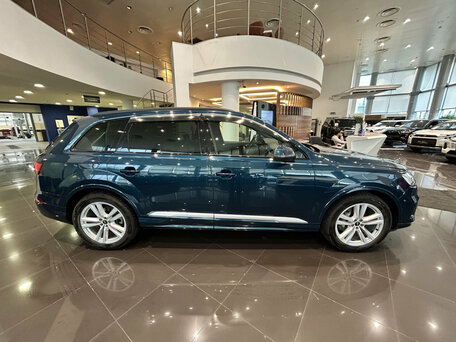 2020 Audi Q7 45 TDI II (4M) Рестайлинг, синий, 6724000 рублей, вид 4