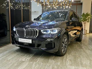 2021 BMW X5 40i IV (G05/G18), чёрный, 7890000 рублей, вид 1