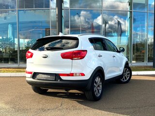 2015 Kia Sportage III Рестайлинг, белый, 1388000 рублей, вид 3