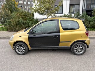 1999 Toyota Yaris I, жёлтый, 230000 рублей, вид 3