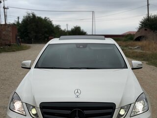 2011 Mercedes-Benz E-Класс 500 7G-Tronic IV (W212, S212, C207), белый, 1570000 рублей, вид 2