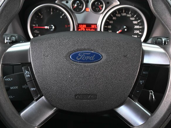2010 Ford Focus II Рестайлинг, белый, 700000 рублей - вид 11