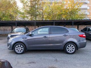 2013 Kia Rio 4-speed III, серый, 919000 рублей, вид 4