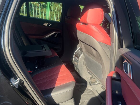 2023 BMW X6 40i III (G06) Рестайлинг, чёрный, 13700000 рублей - вид 18