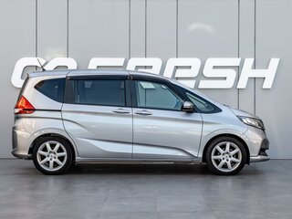 2020 Honda Freed II Рестайлинг, серый, 1750000 рублей, вид 5