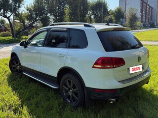 2012 Volkswagen Touareg II, белый, 1400000 рублей, вид 3