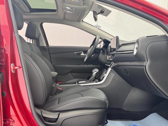2021 Kia K3 II (China Market), красный, 1355000 рублей - вид 12