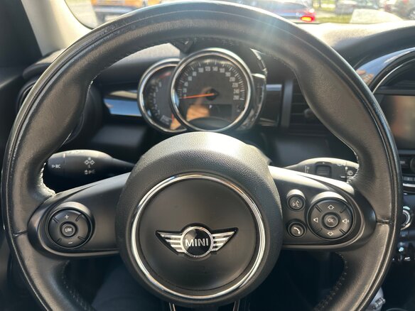 2018 Mini Hatch Cooper III (F55/F56), зелёный, 2100000 рублей - вид 2
