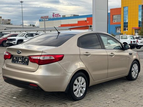 2014 Kia Rio 6-speed III, бежевый, 950000 рублей, вид 4