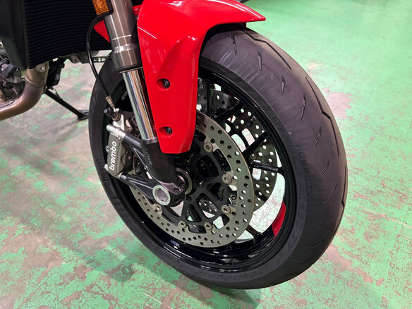 2026 Ducati Monster, красный - вид 6