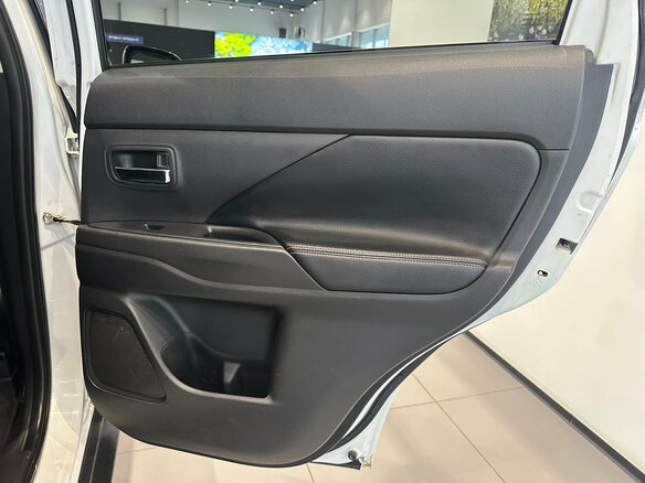 2014 Mitsubishi Outlander III Рестайлинг, белый, 1570000 рублей - вид 29