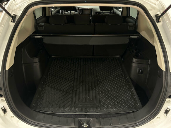 2022 Mitsubishi Outlander III Рестайлинг 3, белый, 2369000 рублей - вид 9