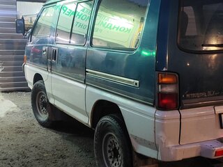 1990 Mitsubishi Delica III, зелёный, 370000 рублей, вид 2