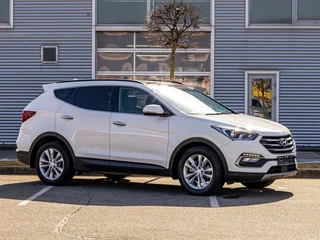 2017 Hyundai Santa Fe III Рестайлинг, белый, 1705000 рублей, вид 3