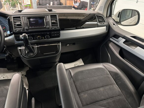 2017 Volkswagen Multivan T6, белый, 4399900 рублей - вид 15