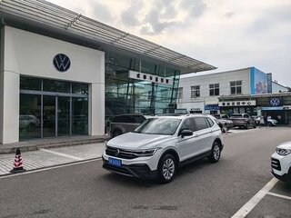 2024 Volkswagen Tiguan L II Рестайлинг (China Market), серый, 3106575 рублей, вид 3