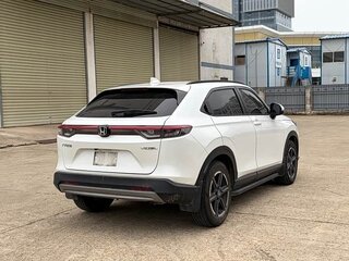 2023 Honda Vezel II, белый, 1790000 рублей, вид 4