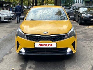 2021 Kia Rio IV Рестайлинг, белый, 900000 рублей, вид 1