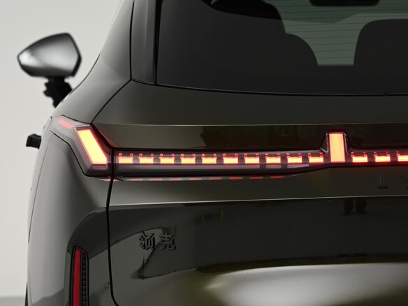 2026 Lynk & Co 08 EM-P 38.2 kWh I Рестайлинг, зелёный, 5557000 рублей - вид 16