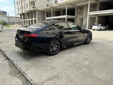 2023 BMW 5 серии 520i VIII (G60/G61/G68), синий, 5700000 рублей, вид 5