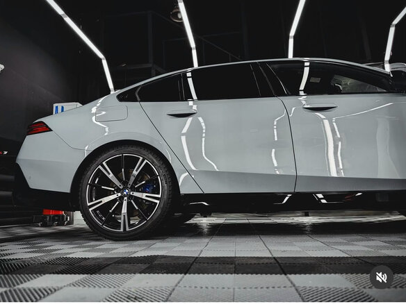 2023 BMW 5 серии 530i xDrive VIII (G60/G61/G68), серый, 7400000 рублей - вид 6