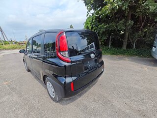2023 Toyota Sienta III, чёрный, 1340000 рублей, вид 4