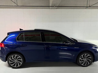 2022 Volkswagen Golf VIII, синий, 1940020 рублей, вид 3