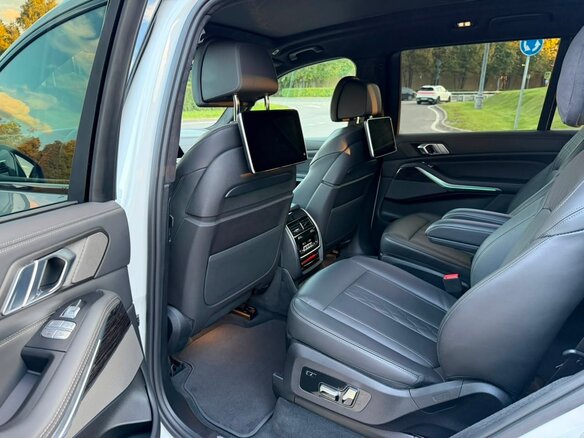 2022 BMW X7 40i I (G07), белый, 9099000 рублей - вид 5