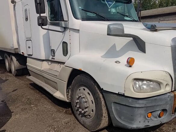 2005 Freightliner Century Class, белый, 750000 рублей - вид 1