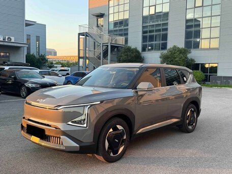 2026 Kia EV5 64.2 kWh, серый, 3440000 рублей, вид 1
