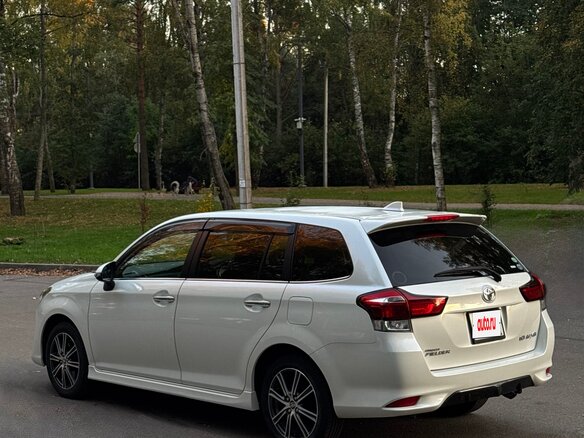 2016 Toyota Corolla Fielder XI (E160, E170, E180) Рестайлинг 1, белый, 1550000 рублей - вид 4