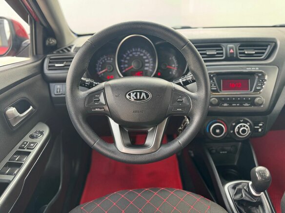 2013 Kia Rio 5-speed III, красный, 849000 рублей - вид 13
