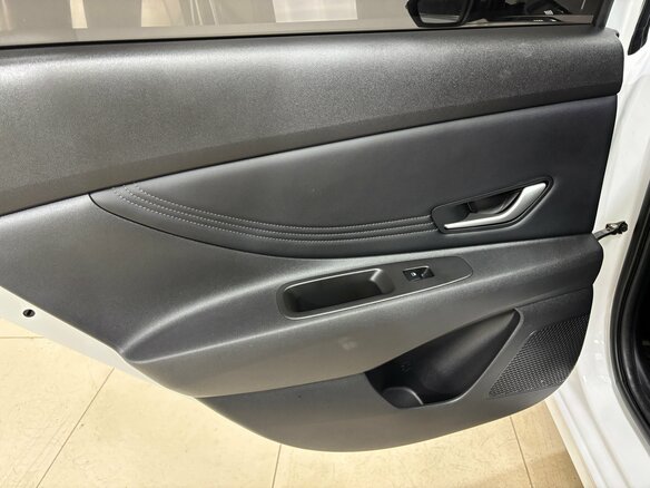 2023 Hyundai Elantra VII (CN7) Рестайлинг, белый - вид 13