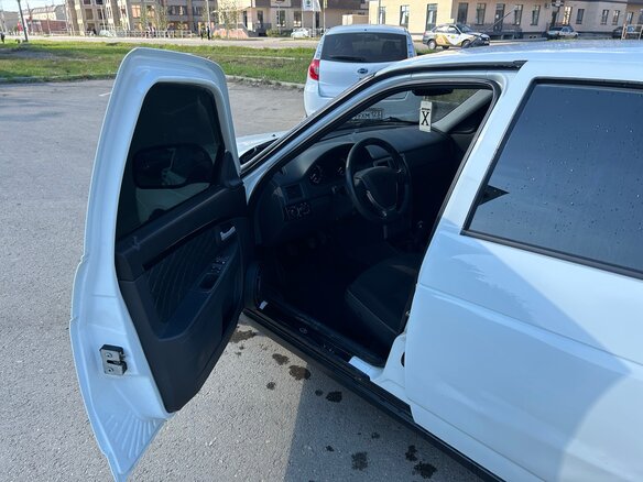 2014 Lada (ВАЗ) Priora I Рестайлинг, белый, 348000 рублей - вид 7
