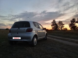 1999 Toyota Vitz I (P10), серебристый, 310000 рублей, вид 4