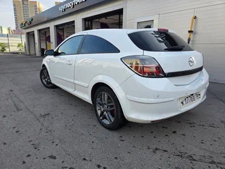 2008 Opel Astra GTC H Рестайлинг, белый, 399000 рублей, вид 5