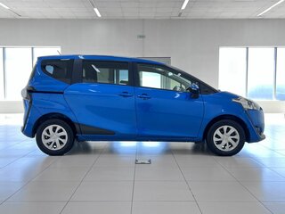 2018 Toyota Sienta II, синий, 1370000 рублей, вид 4