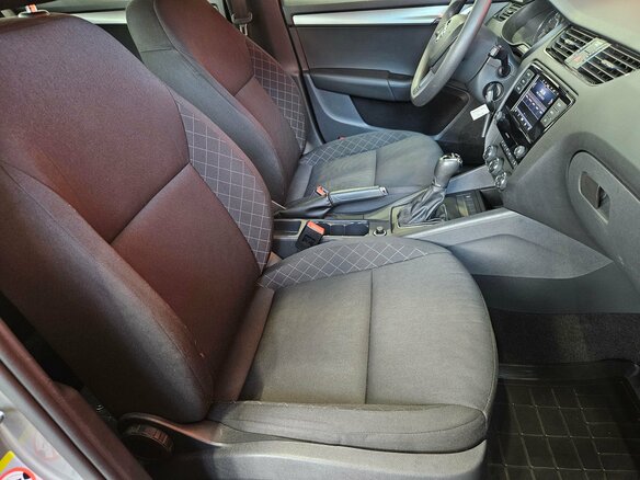 2017 Skoda Octavia III (A7) Рестайлинг, серый, 1485000 рублей - вид 12